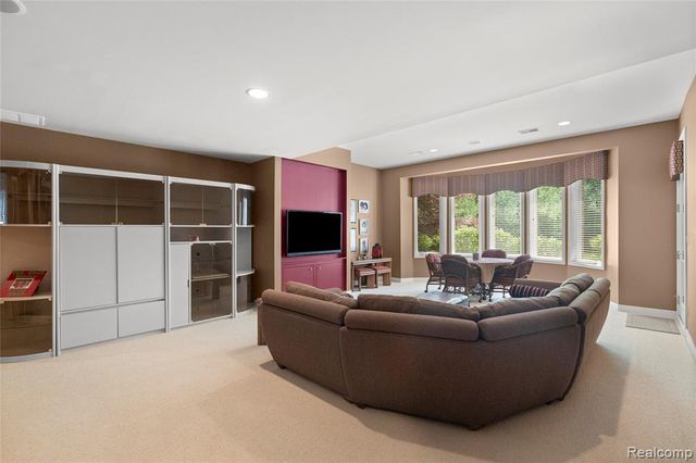 8479 Misty Meadows, Grand Blanc, MI 48439