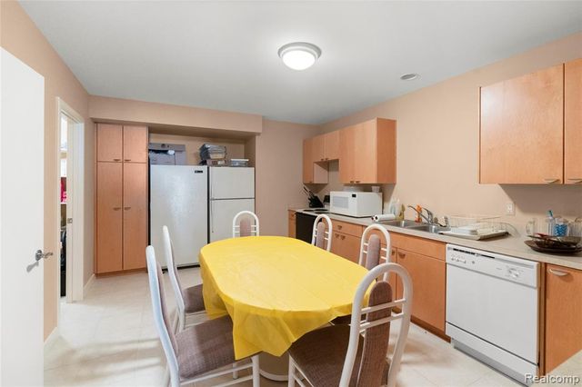8479 Misty Meadows, Grand Blanc, MI 48439