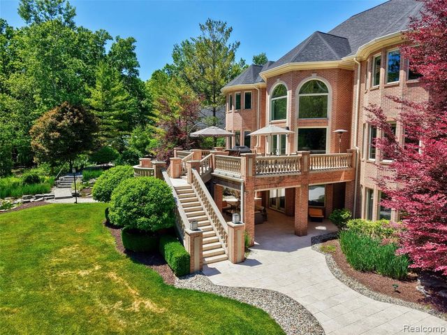 8479 Misty Meadows, Grand Blanc, MI 48439