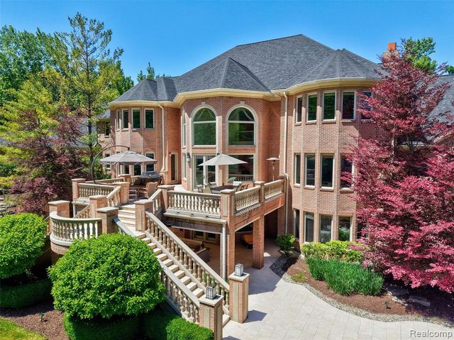 8479 Misty Meadows, Grand Blanc, MI 48439