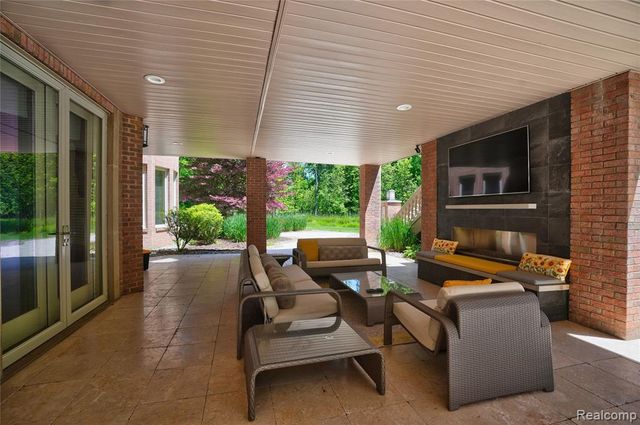 8479 Misty Meadows, Grand Blanc, MI 48439