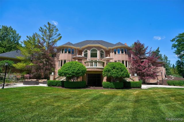 8479 Misty Meadows, Grand Blanc, MI 48439