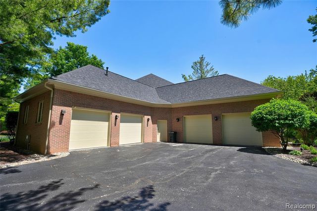 8479 Misty Meadows, Grand Blanc, MI 48439