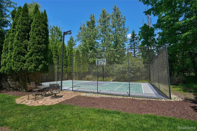 8479 Misty Meadows, Grand Blanc, MI 48439