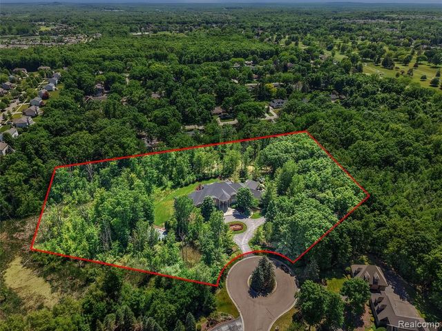 8479 Misty Meadows, Grand Blanc, MI 48439