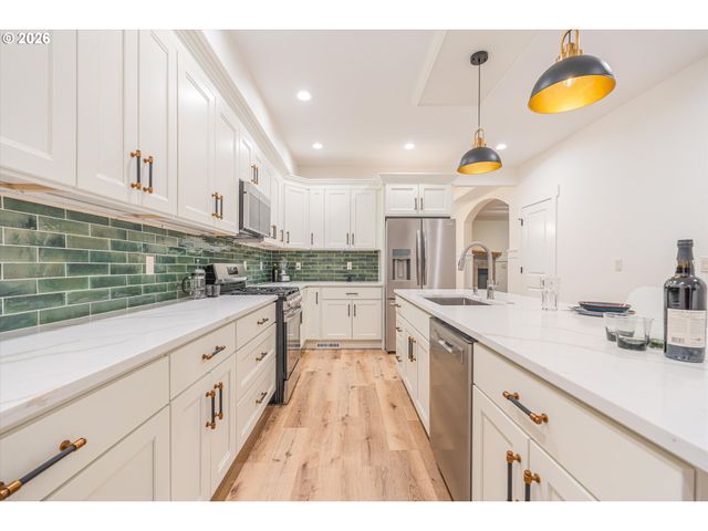 11819 Sw 60TH Ave, Portland, OR 97219