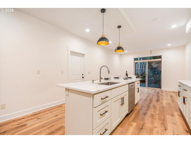 11819 Sw 60TH Ave, Portland, OR 97219