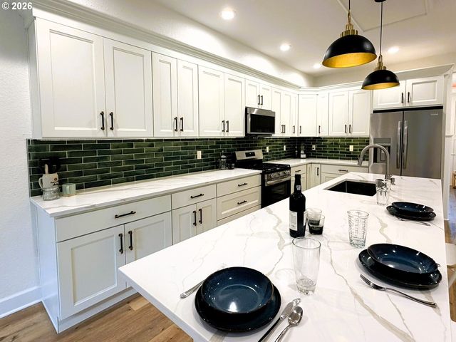 11819 Sw 60TH Ave, Portland, OR 97219