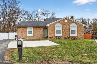 8604 Wayfield Ct, Louisville, KY 40299