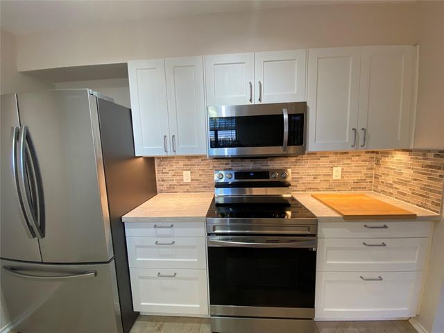 1202 Thorpe LN 305, San Marcos, TX 78666