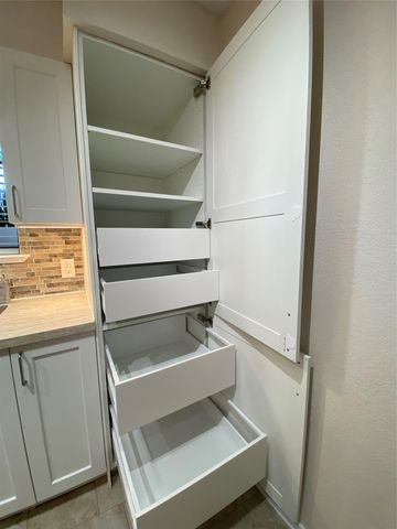 1202 Thorpe LN 305, San Marcos, TX 78666