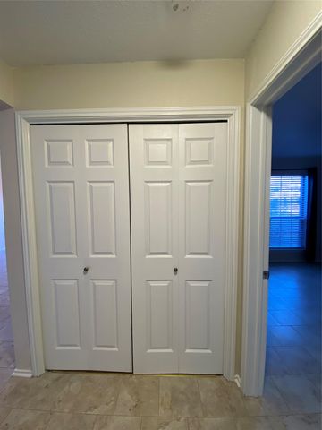 1202 Thorpe LN 305, San Marcos, TX 78666