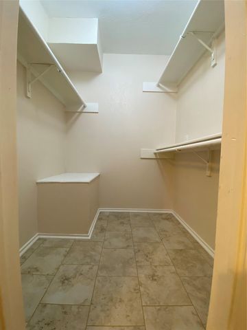 1202 Thorpe LN 305, San Marcos, TX 78666