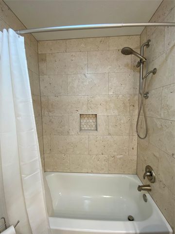 1202 Thorpe LN 305, San Marcos, TX 78666