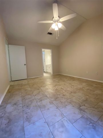 1202 Thorpe LN 305, San Marcos, TX 78666