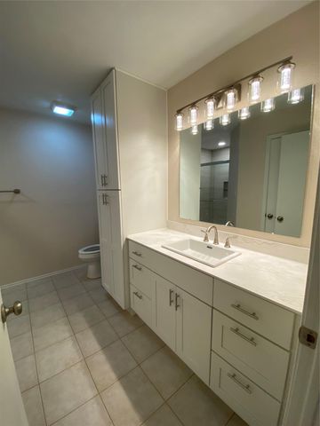 1202 Thorpe LN 305, San Marcos, TX 78666