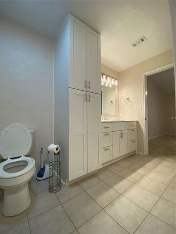 1202 Thorpe LN 305, San Marcos, TX 78666