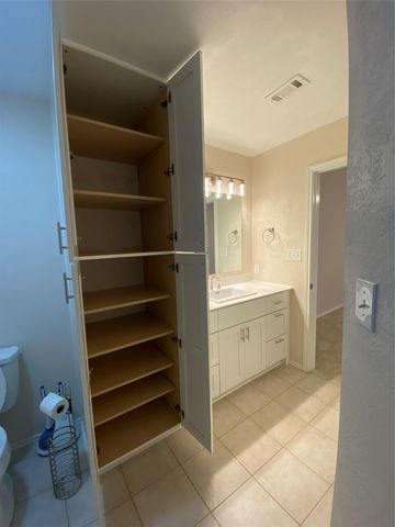 1202 Thorpe LN 305, San Marcos, TX 78666