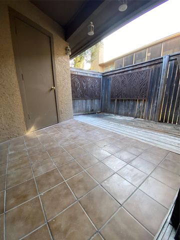 1202 Thorpe LN 305, San Marcos, TX 78666