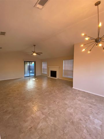 1202 Thorpe LN 305, San Marcos, TX 78666