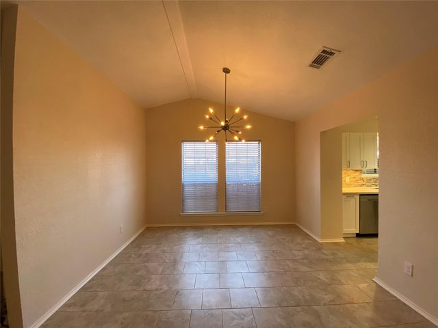 1202 Thorpe LN 305, San Marcos, TX 78666