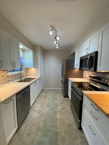 1202 Thorpe LN 305, San Marcos, TX 78666