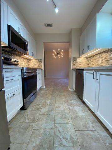 1202 Thorpe LN 305, San Marcos, TX 78666