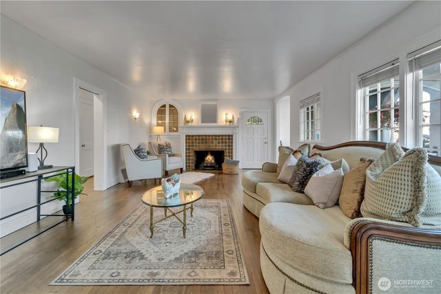 7656 Pacific Avenue, Tacoma, WA 98408