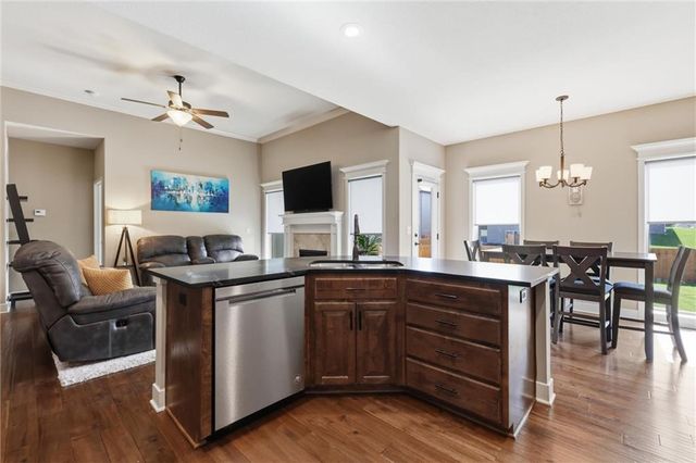10836 N Crystal Avenue, Kansas City, MO 64156