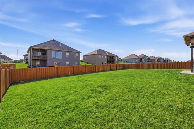 10836 N Crystal Avenue, Kansas City, MO 64156