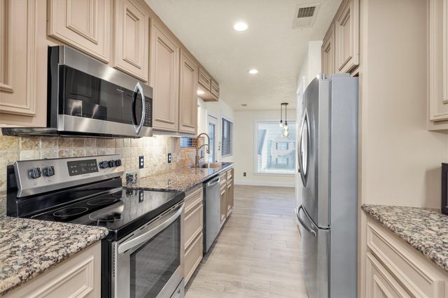 735 Moonwalk Street, Montgomery, TX 77356