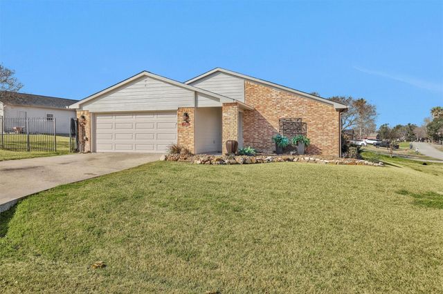 735 Moonwalk Street, Montgomery, TX 77356