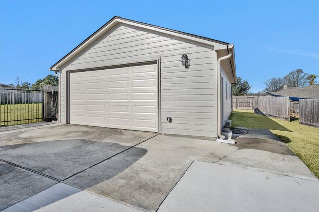 735 Moonwalk Street, Montgomery, TX 77356