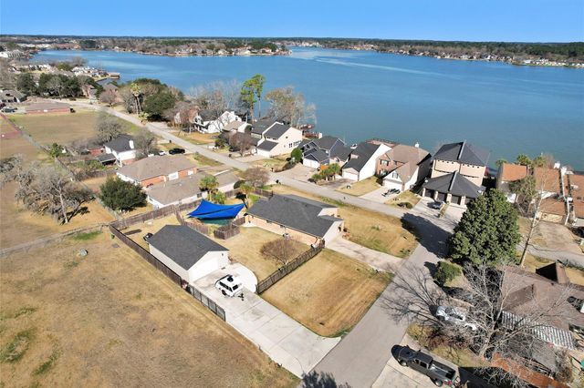 735 Moonwalk Street, Montgomery, TX 77356