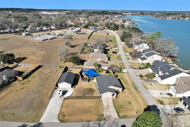 735 Moonwalk Street, Montgomery, TX 77356