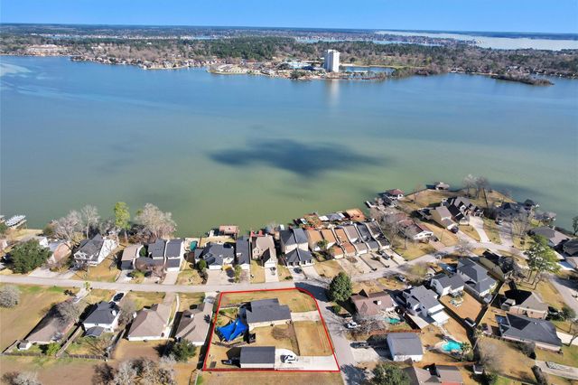 735 Moonwalk Street, Montgomery, TX 77356