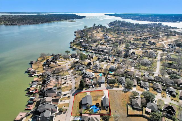 735 Moonwalk Street, Montgomery, TX 77356