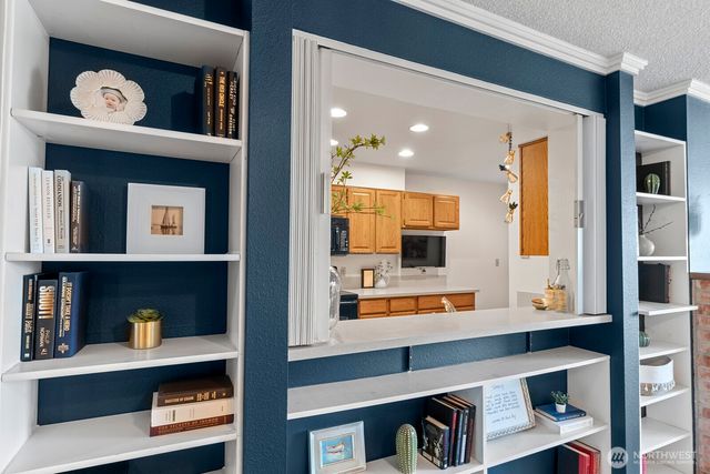 1902 Bridgeport Way W #106, University Place, WA 98466