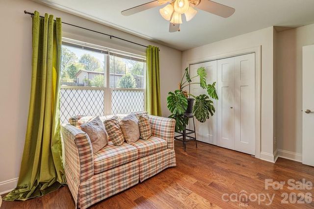 20 Plemmons Street, Asheville, NC 28806