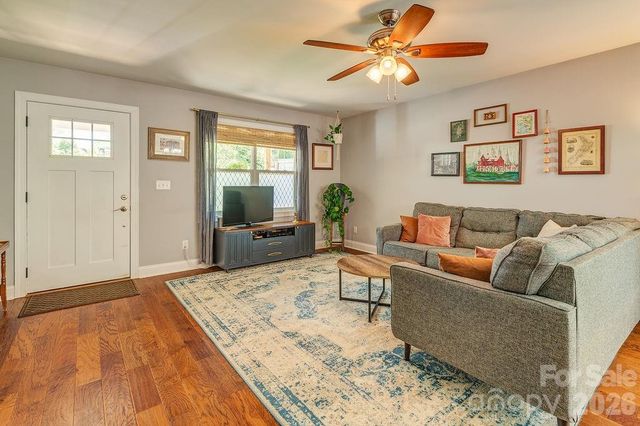 20 Plemmons Street, Asheville, NC 28806