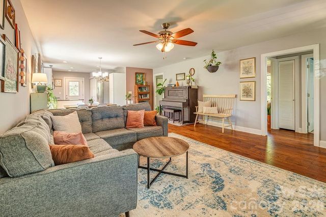 20 Plemmons Street, Asheville, NC 28806