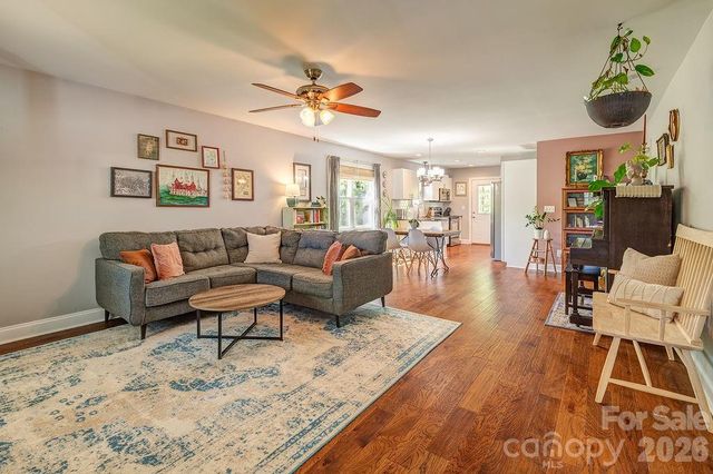 20 Plemmons Street, Asheville, NC 28806