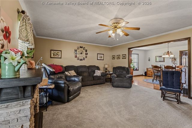 106 Rosewood Drive, Hurricane, WV 25526