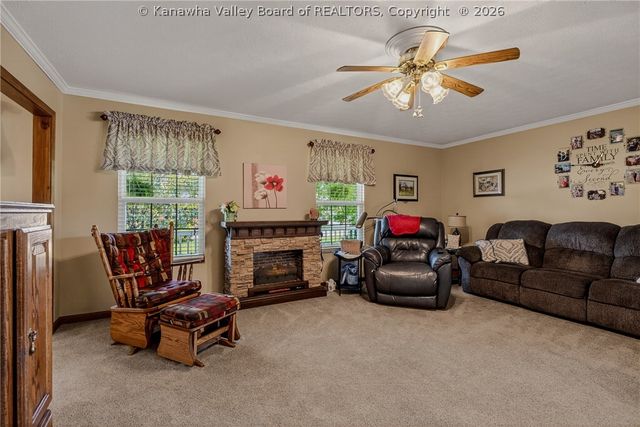 106 Rosewood Drive, Hurricane, WV 25526