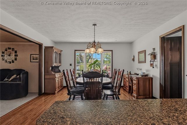 106 Rosewood Drive, Hurricane, WV 25526