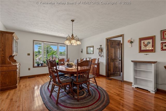 106 Rosewood Drive, Hurricane, WV 25526