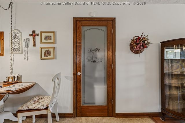 106 Rosewood Drive, Hurricane, WV 25526