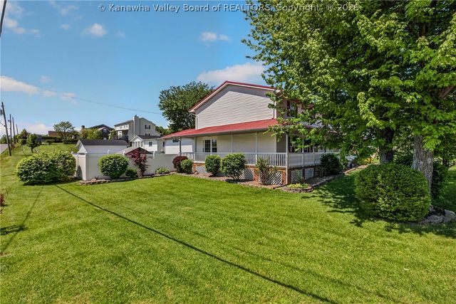 106 Rosewood Drive, Hurricane, WV 25526