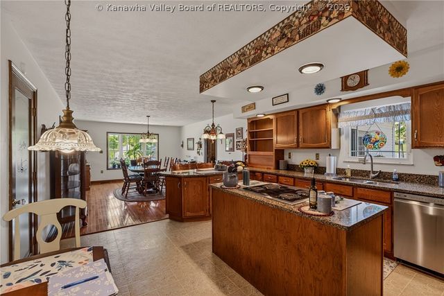 106 Rosewood Drive, Hurricane, WV 25526