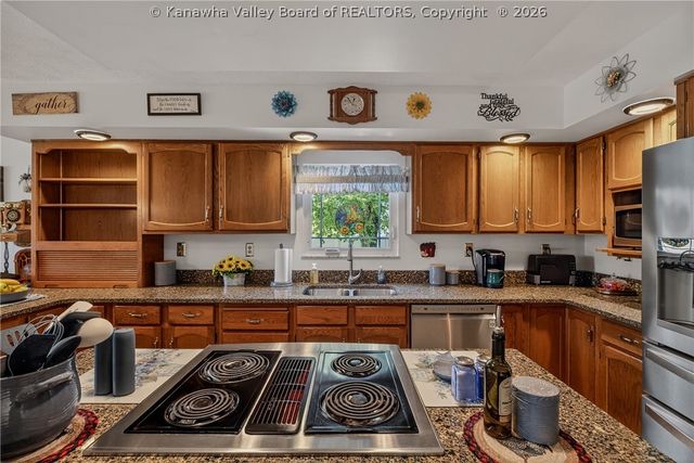 106 Rosewood Drive, Hurricane, WV 25526